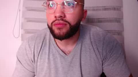 andrew_holden__ online show from November 12, 11:47 pm