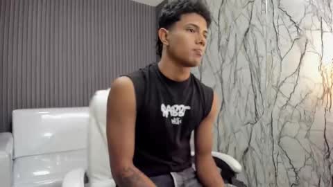 Snapshot of andrew_myersx chatting on December 19, 6:59 pm ANDREW online show from December 19, 6:59 pm