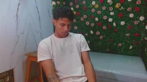 Snapshot of andrew_myersx chatting on January 9, 1:41 am ANDREW online show from January 9, 1:41 am