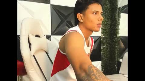 Snapshot of andrew_myersx chatting on January 10, 2:24 am ANDREW online show from January 10, 2:24 am