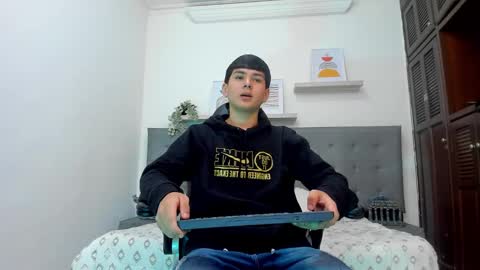 Snapshot of andrew_restrepo chatting on March 4, 3:40 pm andrew restrepo online show from March 4, 3:40 pm