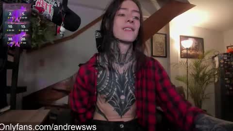Snapshot of andrew_round chatting on February 26, 11:15 pm andrew_round online show from February 26, 11:15 pm