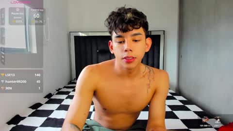 Andrew M. online show from December 1, 8:42 pm