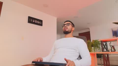 ANDREW WEST online show from January 18, 5:17 pm