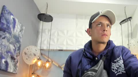 Snapshot of andrewcooper1 chatting on January 8, 1:42 am andrew online show from January 8, 1:42 am