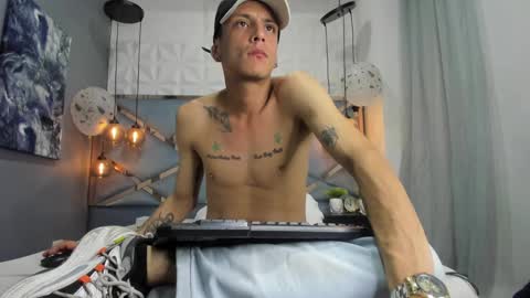 Snapshot of andrewcooper1 chatting on January 8, 4:44 am andrew online show from January 8, 4:44 am