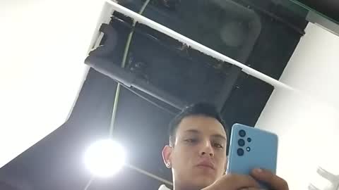 Snapshot of andrewcooper1 chatting on January 8, 11:21 am andrew online show from January 8, 11:21 am