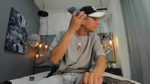 Snapshot of andrewcooper1 chatting on January 9, 2:11 am andrew online show from January 9, 2:11 am