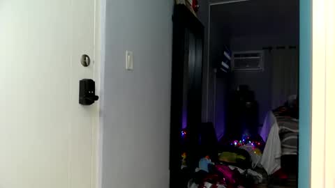 Snapshot of andrewgennie chatting on December 8, 2:18 am andrewgennie online show from December 8, 2:18 am