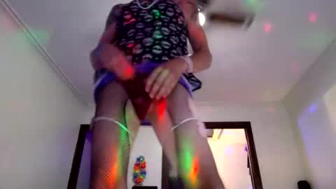 Snapshot of andrewgennie chatting on October 22, 11:37 pm andrewgennie online show from October 22, 11:37 pm