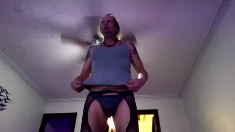 Snapshot of andrewgennie chatting on March 23, 3:43 am andrewgennie online show from March 23, 3:43 am