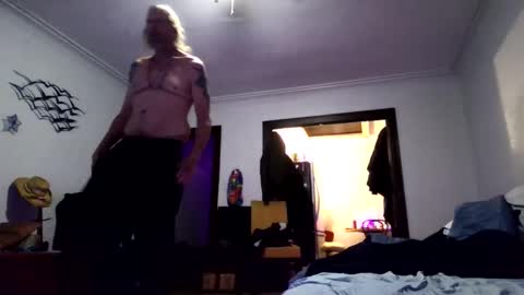 Snapshot of andrewgennie chatting on June 2, 5:42 am andrewgennie online show from June 2, 5:42 am