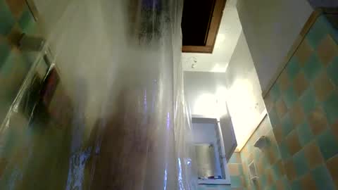 Snapshot of andrewgennie chatting on June 2, 9:28 pm andrewgennie online show from June 2, 9:28 pm