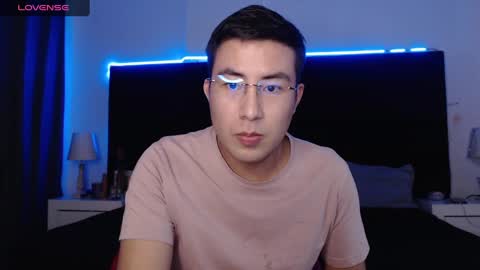 andrewmhilton_ online show from January 27, 2:42 am