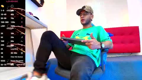 Snapshot of andrey_u92 chatting on October 19, 9:59 pm online show from October 19, 9:59 pm