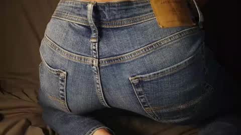 Snapshot of andreyhunk chatting on March 1, 10:50 am andreyhunk online show from March 1, 10:50 am