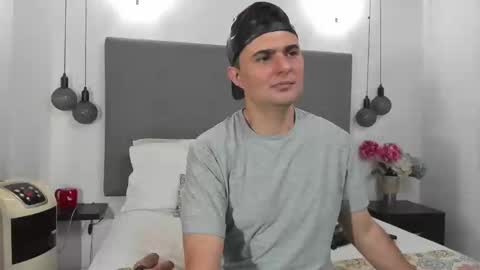 andrhes muller online show from November 16, 8:58 pm