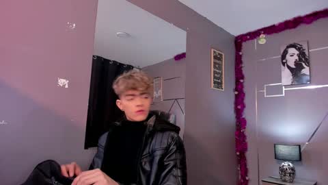 Snapshot of andrius_24 chatting on December 3, 2:05 pm      online show from December 3, 2:05 pm