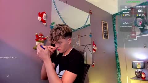 Snapshot of andrius_24 chatting on December 18, 11:45 am      online show from December 18, 11:45 am