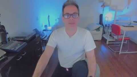 Snapshot of andy0pandi chatting on October 2, 12:17 am Andrew online show from October 2, 12:17 am