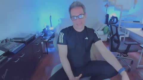 Snapshot of andy0pandi chatting on November 6, 4:19 pm Andrew online show from November 6, 4:19 pm