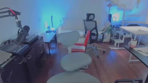 Andrew online show from December 2, 7:09 pm