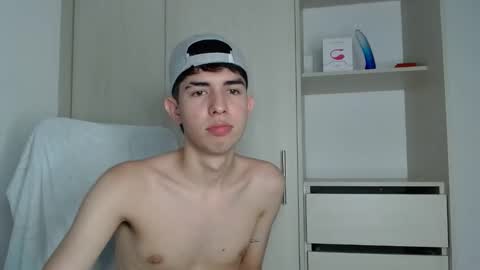 Snapshot of andy19_hot chatting on October 23, 6:39 pm andy19_hot online show from October 23, 6:39 pm