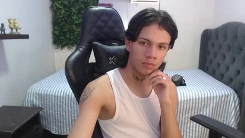 andy_dan1 online show from January 20, 1:42 pm