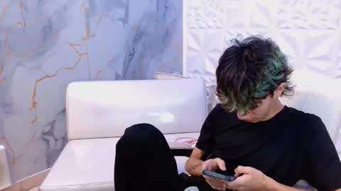 andy_dan1 online show from April 2, 9:12 pm