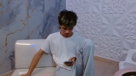 andy_dan1 online show from April 4, 7:55 pm