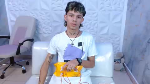 andy_dan1 online show from April 7, 8:09 pm