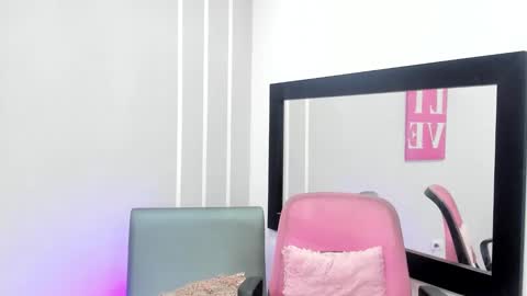 Snapshot of andy_gamboa chatting on January 20, 11:56 am Andrea online show from January 20, 11:56 am