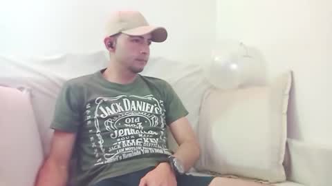 Snapshot of andy_magic_ chatting on October 13, 8:20 pm andy_magic_ online show from October 13, 8:20 pm