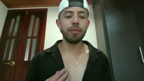 andy_zxx online show from April 29, 10:05 pm