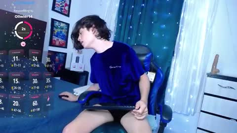 Snapshot of andyboy_19 chatting on February 19, 11:23 pm andy online show from February 19, 11:23 pm