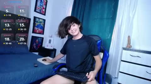 Snapshot of andyboy_19 chatting on April 20, 10:44 pm andy online show from April 20, 10:44 pm