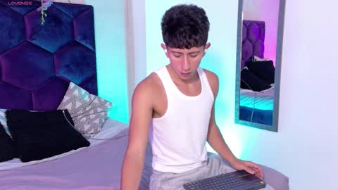 andyjustgame  online show from March 29, 4:34 am