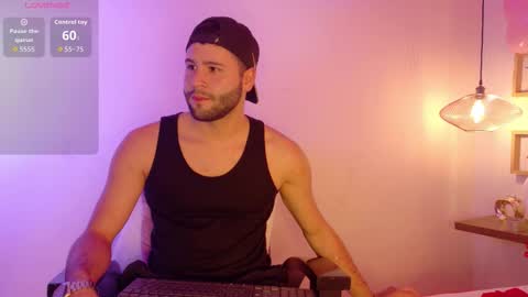 Snapshot of andyknoxx chatting on February 18, 8:27 pm Andy online show from February 18, 8:27 pm