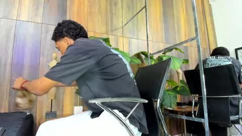 Snapshot of andysins chatting on May 11, 12:33 pm Andy online show from May 11, 12:33 pm