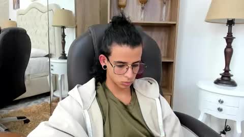 Snapshot of andyxibrat chatting on February 23, 8:17 pm andyxibrat online show from February 23, 8:17 pm