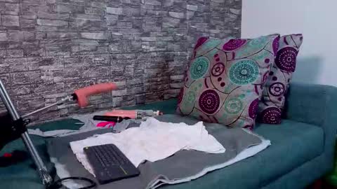 Anell online show from February 3, 7:52 pm