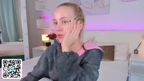 Snapshot of anellyball_ chatting on May 3, 9:37 am Anelly online show from May 3, 9:37 am