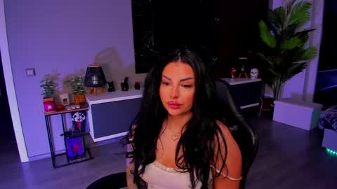 Snapshot of anemariejolie chatting on April 21, 5:28 pm Anne online show from April 21, 5:28 pm