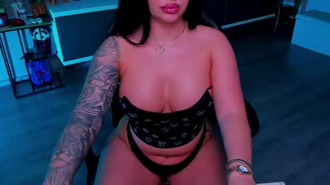 Snapshot of anemariejolie chatting on April 29, 5:30 pm Anne online show from April 29, 5:30 pm