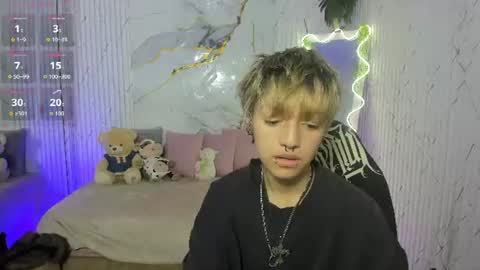 Snapshot of angeel_tay chatting on June 16, 7:05 pm angeel_tay online show from June 16, 7:05 pm