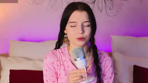Snapshot of angel__rossee chatting on April 28, 4:56 pm Rose 18 New here online show from April 28, 4:56 pm