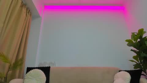 Snapshot of angel__vibe chatting on May 4, 7:54 pm angel__vibe online show from May 4, 7:54 pm