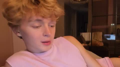 angel_andreww online show from April 29, 5:30 pm