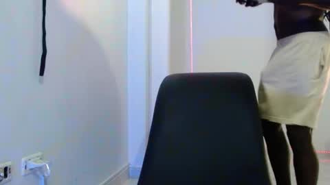 Snapshot of angel_blakee chatting on December 7, 3:47 am Angel Blake online show from December 7, 3:47 am