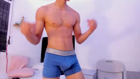 Snapshot of angel_boy0 chatting on June 25, 8:24 pm angel_boy0 online show from June 25, 8:24 pm